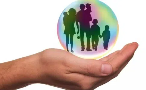 Une famille dans une bulle