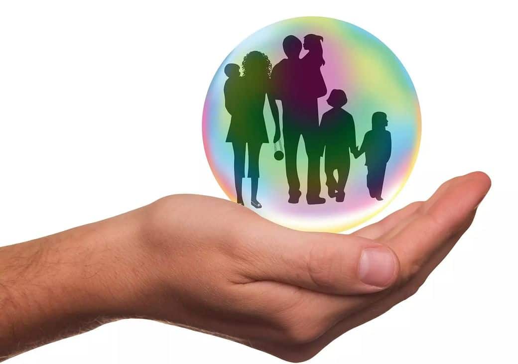 Une famille dans une bulle